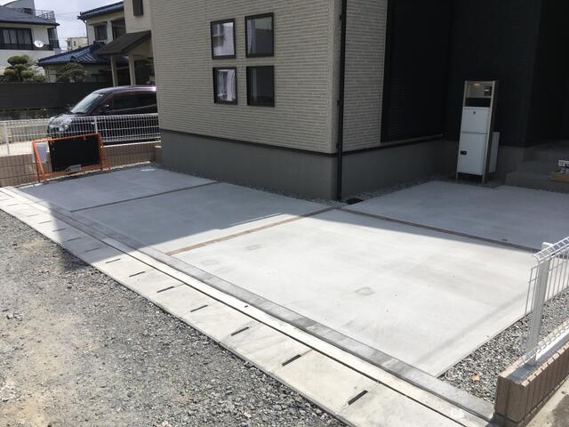現地（駐車場）／≪他現場例≫　駐車スペースはキレイな土間コンクリートです♪