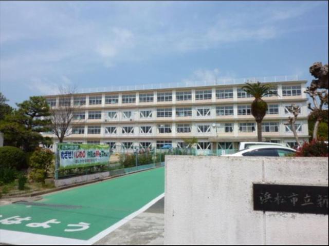 浜松市立新津小学校 (1,360m)