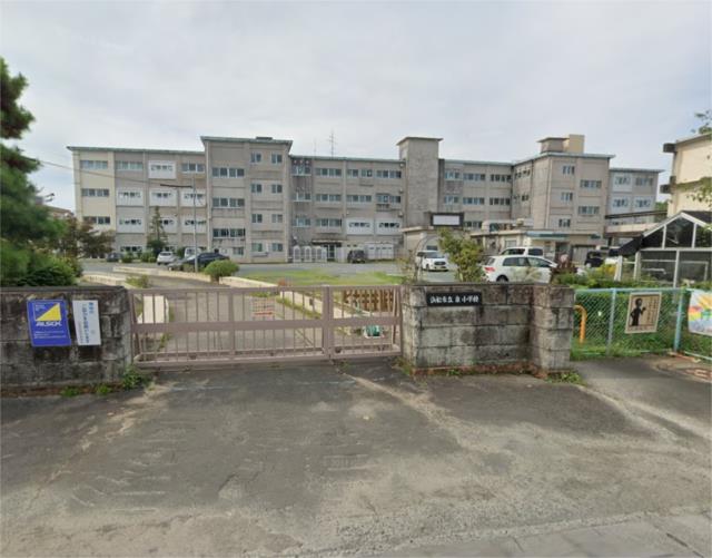 浜松市立泉小学校 (617m)