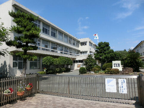 浜松市立蜆塚中学校 (1,097m)