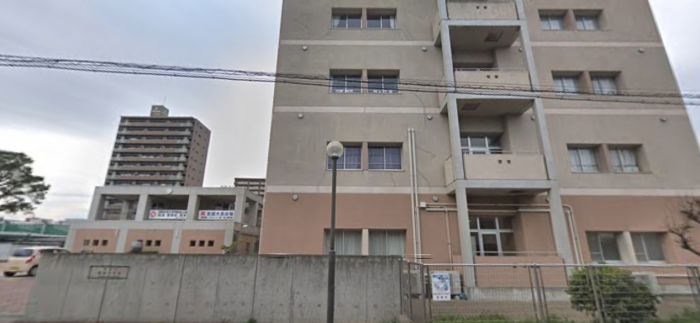 徳島市立徳島中学校 (310m)