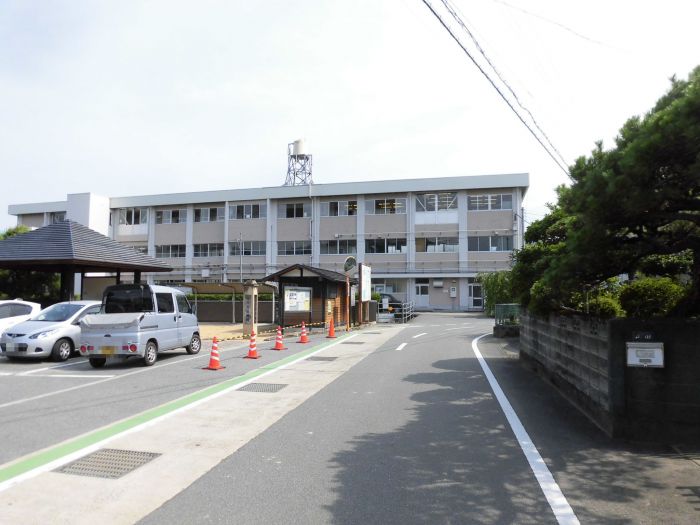 上八万小学校 (2,900m)