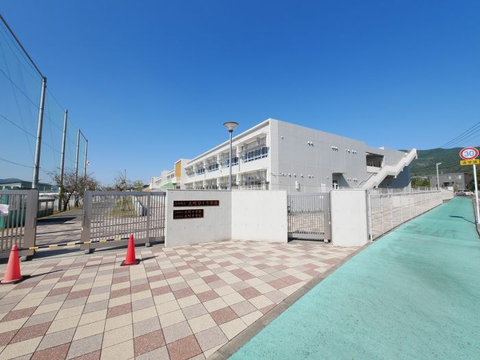 小中一貫校大町ひじり学園 (1,700m)