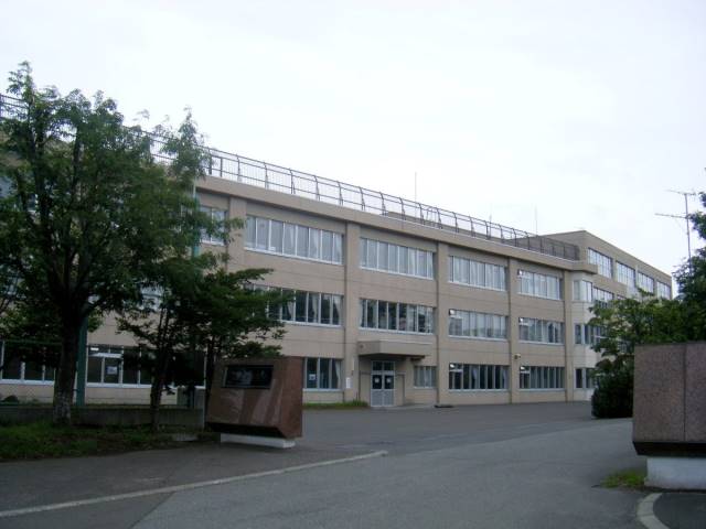 札幌市立清田中学校 (333m)