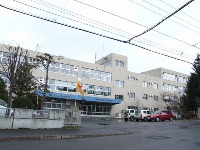 札幌市立北野小学校 (1,183m)