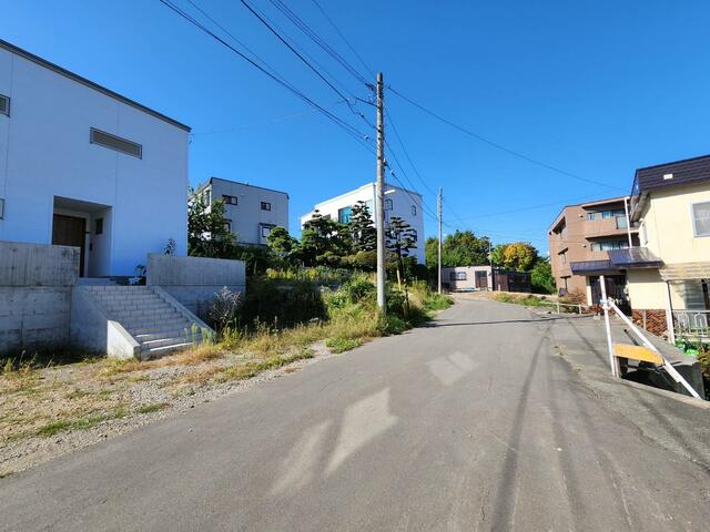 現地土地／前面道路を含む現地