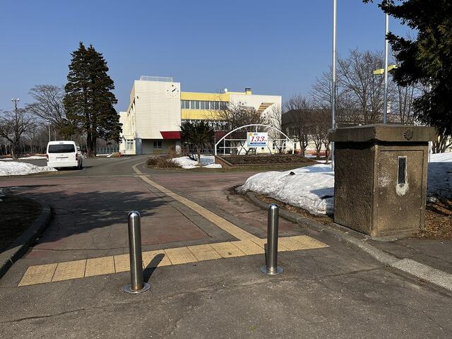 恵庭市立島松小学校 (648m)