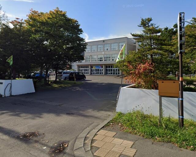 千歳市立千歳中学校 (1,321m)