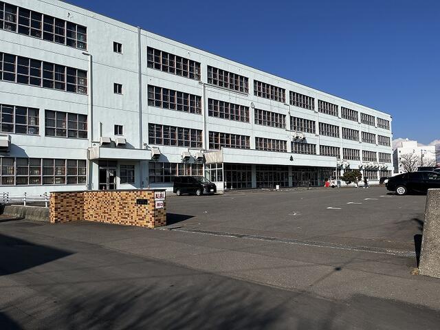 千歳市立緑小学校 (516m)