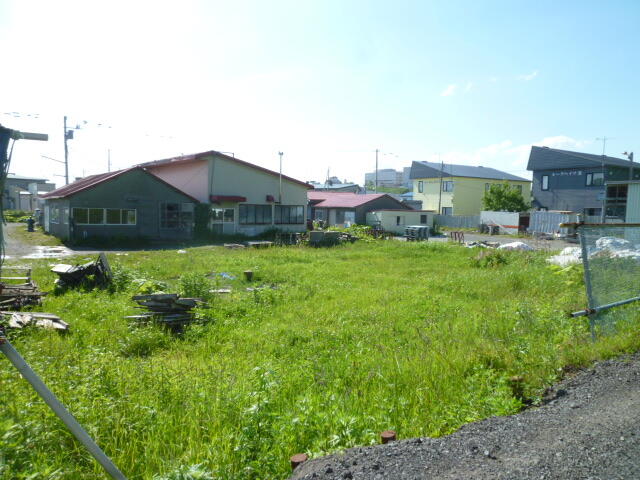 現地土地／東側外観（間口約５０．３ｍ）