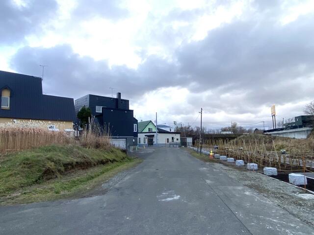 北西側の幅員８．０ｍ公道