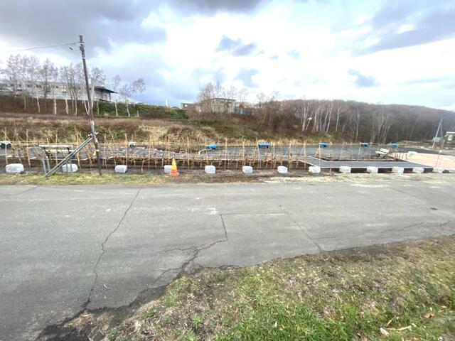 敷地から見たみどりの里緑地公園