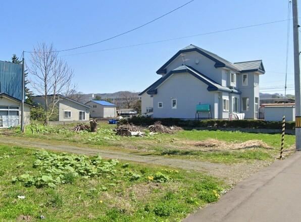現地土地／物件中央の木立は伐採をいたしました。