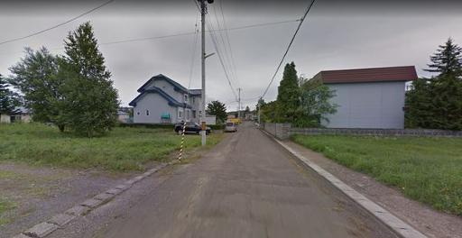 前面道路含む現地写真です。