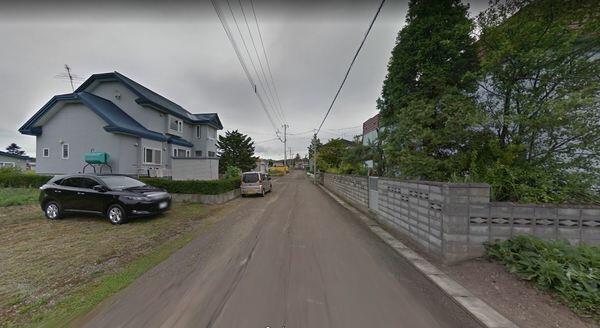 前面道路含む現地写真です。