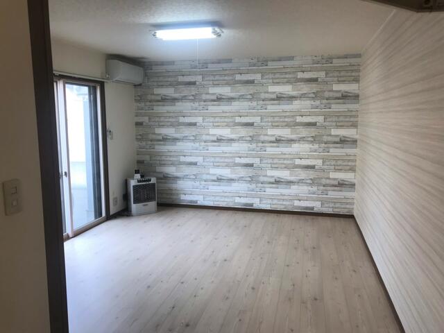 リビング以外の居室／キッチン→室内