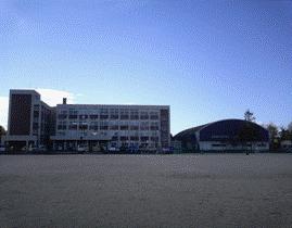 青森市立油川中学校 (679m)