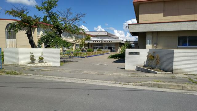 弘前市立豊田小学校 (850m)