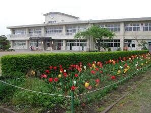 盛岡市立松園小学校 (760m)
