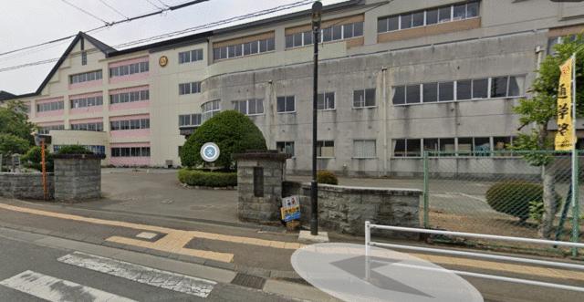盛岡市立山岸小学校 (1,415m)