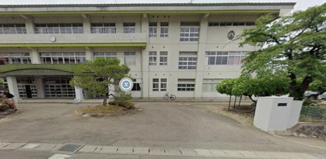 盛岡市立山王小学校 (798m)