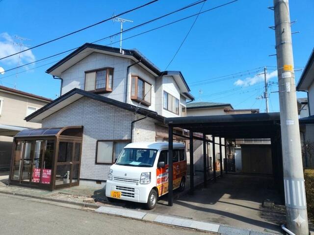 土地１７４．０９㎡　建物９８．１２㎡　２階建て