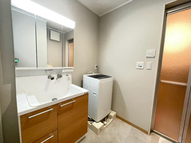 洗面台・洗面所／洗面からお化粧まで！忙しい朝の準備にぴったりな洗面化粧台です