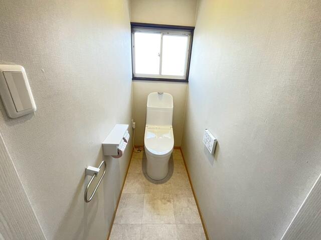 トイレ／白がキレイなトイレ♪収納棚など置いてもオシャレな雰囲気にでき