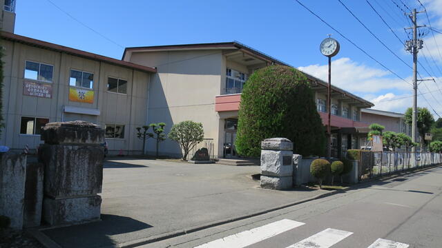 盛岡市立下小路中学校 (1,370m)