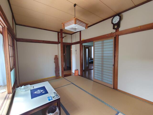 リビング以外の居室／１階玄関右側の和室６帖