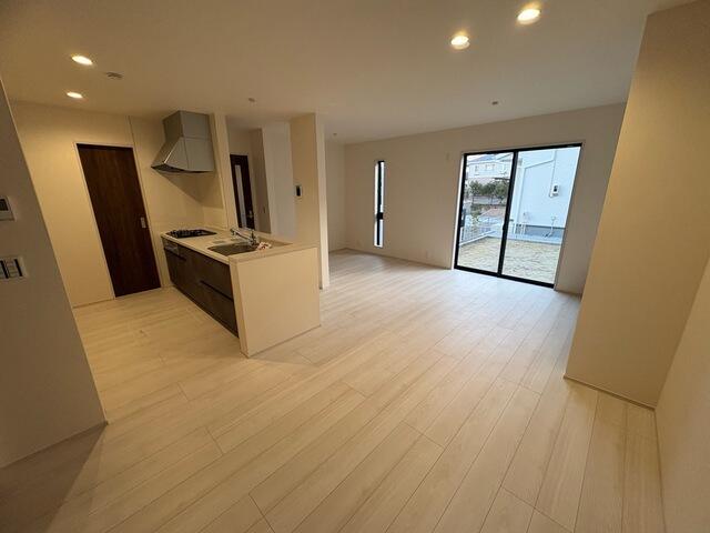 リビング／日々に癒しをもたらすくつろぎ空間（2号棟）／撮影日2025-12-23