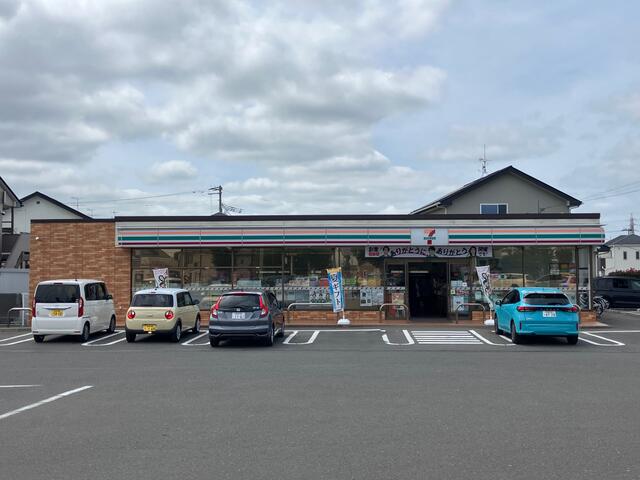 セブンイレブン名取手倉田店 (402m)