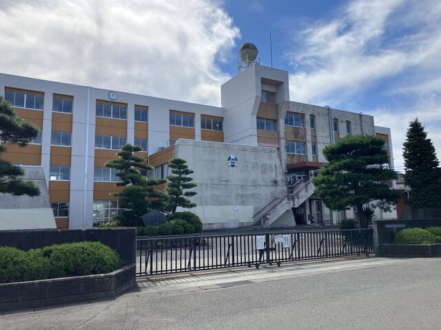 名取市立第二中学校 (1,323m)