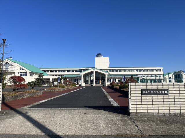 加美町立鳴峰中学校 (951m)