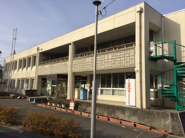 白石市図書館 (170m)