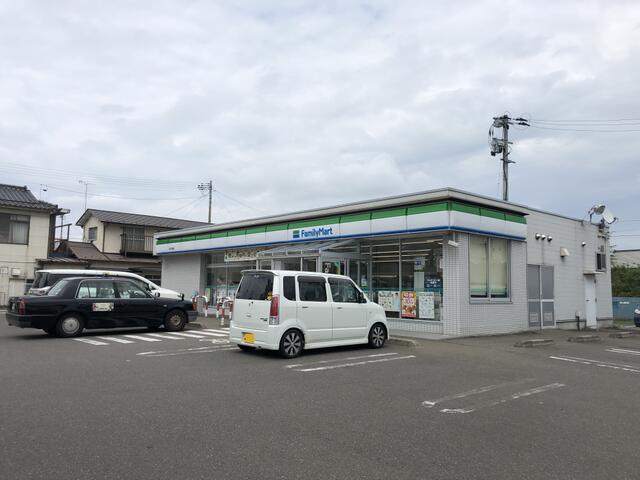 ファミリーマート白石沢端店 (450m)
