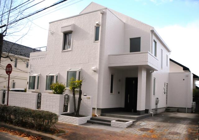 現地（外観）／北東側から建物全景／撮影日2024-12-04