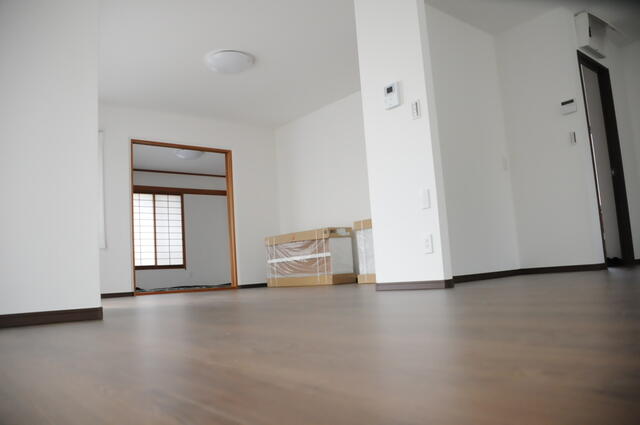 リビング／リビングの東側から西方向／撮影日2024-12-04