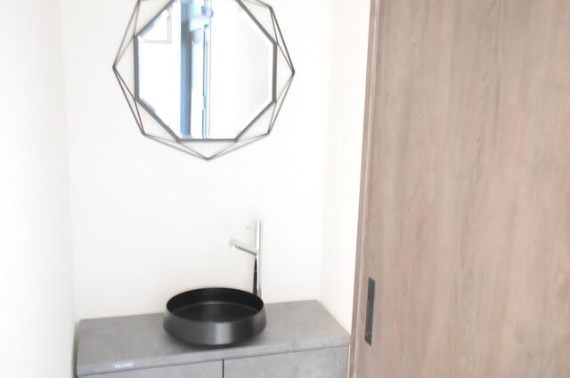 トイレわきの手洗いボール／撮影日2025-02-04