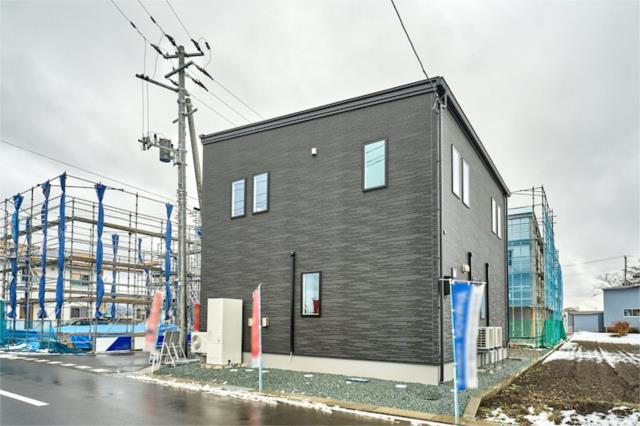 現地（外観）／長期優良住宅仕様！断熱性能の高い吹付断熱や樹脂サッシを採用、