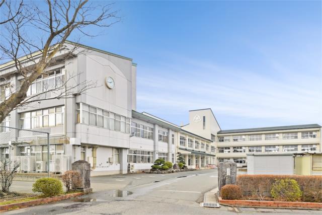 盛岡市立見前中学校 (2,400m)