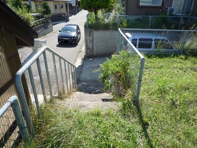 現地土地／駐車場から敷地への階段通路