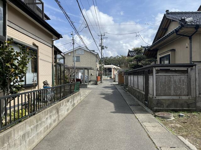 北側前面道路　東側方向
