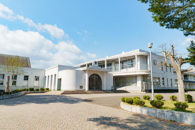 由利本荘市立鶴舞小学校 (1,178m)