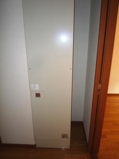 その他設備／給湯器（電気温水器２００リットル）