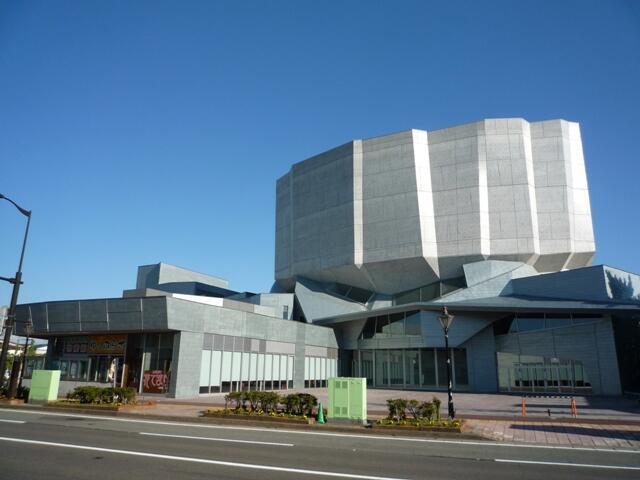 由利本荘市文化交流館 (752m)