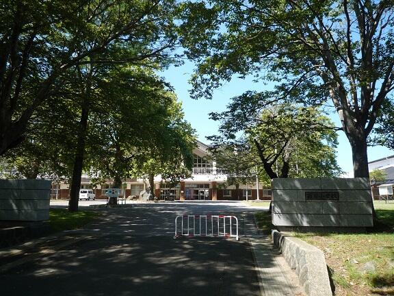由利本荘市立西目小学校 (1,278m)