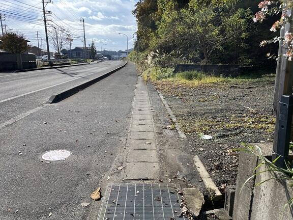 前面道路　歩道　側溝