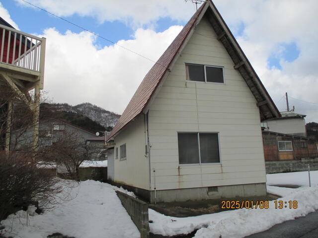 detached 秋田県山本郡八峰町八森字滝の間 地図を見る