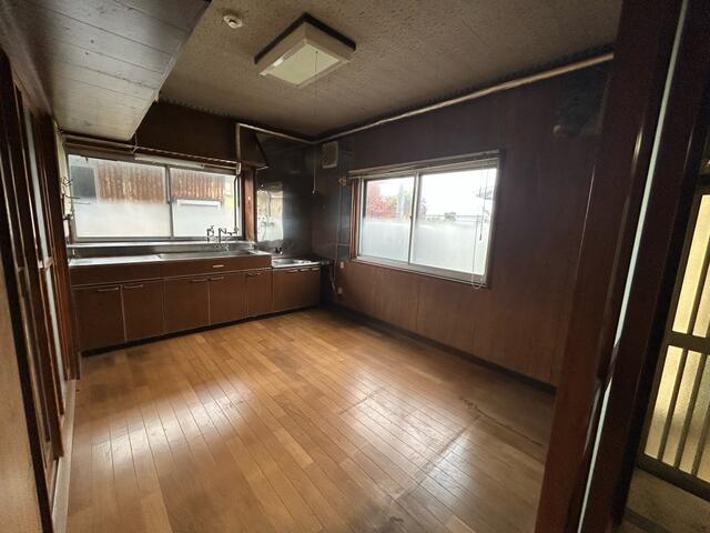 detached 秋田県山本郡三種町鹿渡字二本柳 地図を見る